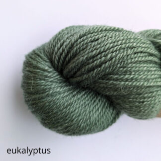 Skein of Vuonue Pentti in green color