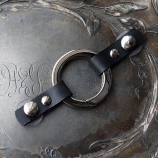 Jul Round Ring Shawl Cuff Black